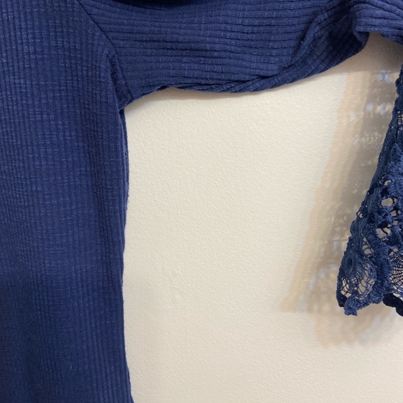 Lace sleeve detail, long-sleeved knit henley tee - Picture 5 of 10